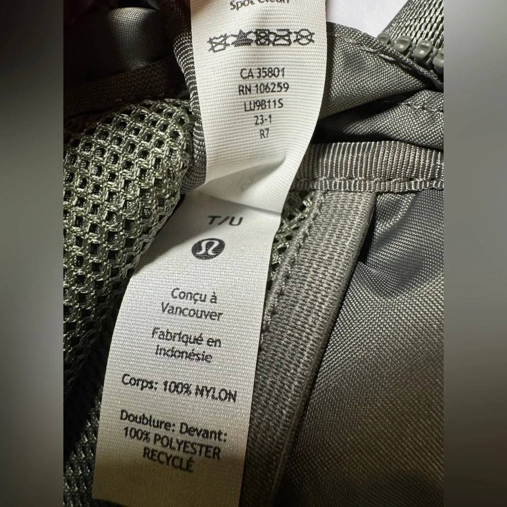 NWOT lululemon Everywhere Belt Bag LARGE 2 Liter Unisex - Picture 11 of 13